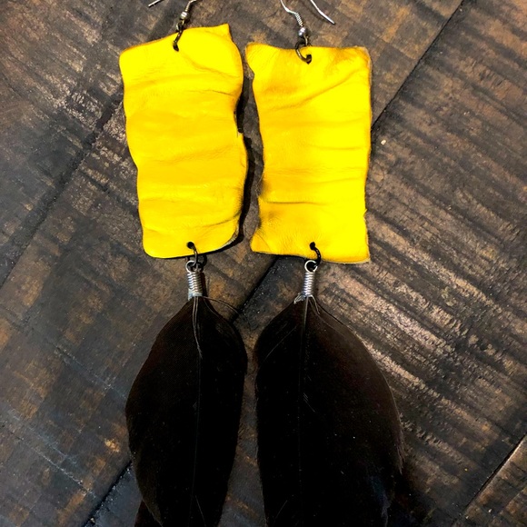 Feather and leather earrings - Picture 1 of 6